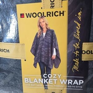 NWT Woolrich Women's Cozy Blanket Wrap One Size Camo